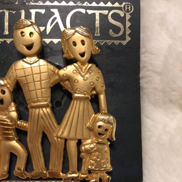 New Family Pin - Picture 3 of 4